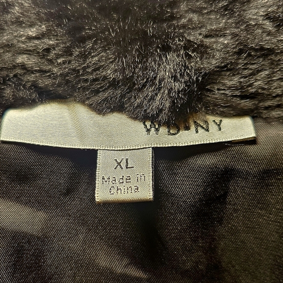 Elegant Black Faux Fur Bolera - Picture 2 of 5